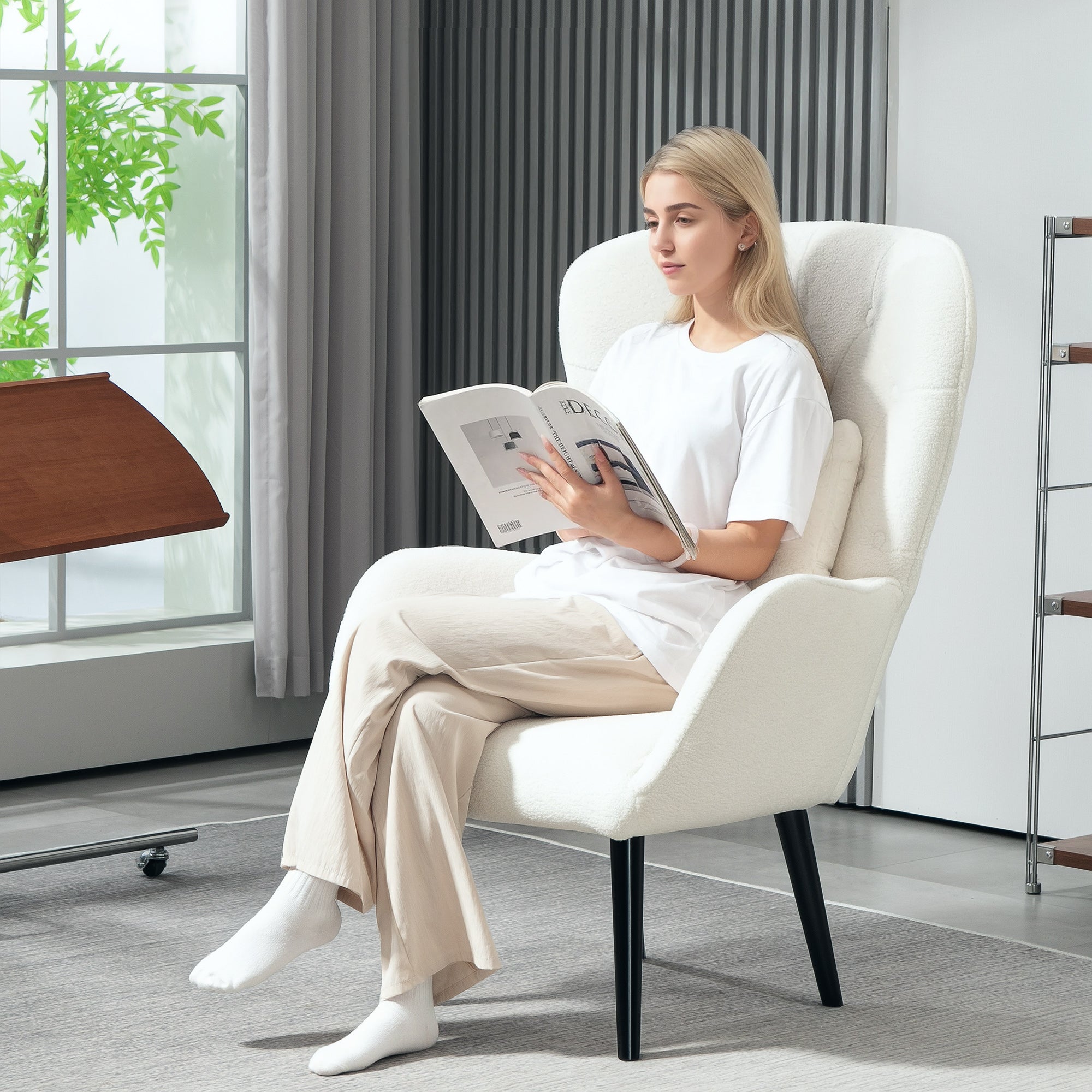 Logidon loungestoel wit met lendenkussen, houten poten diamantgetuft