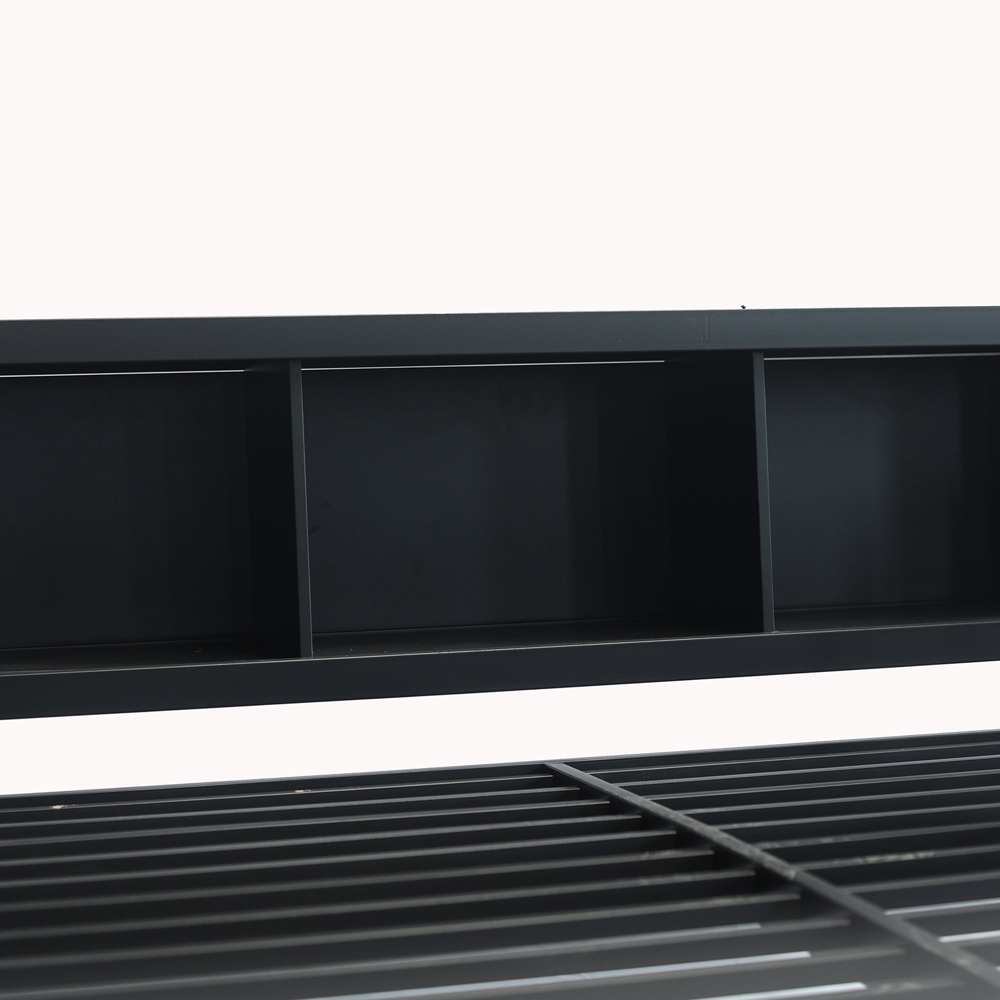 Logidon hoogslaper 140x200 zwart metaal met opbergruimte en kledingkast