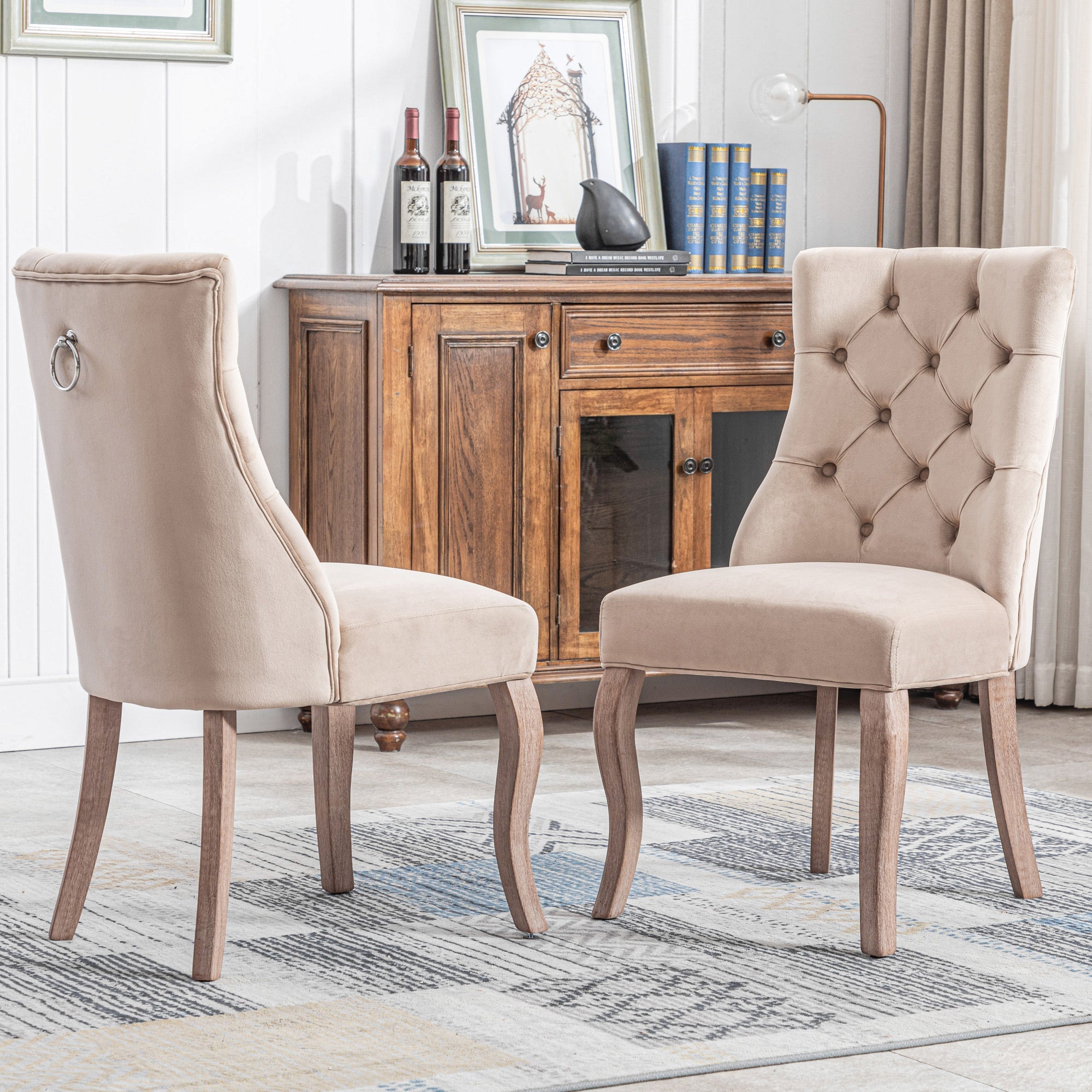 Logidon vierpootsstoel beige fluweel met knoopstiksel stijlvol