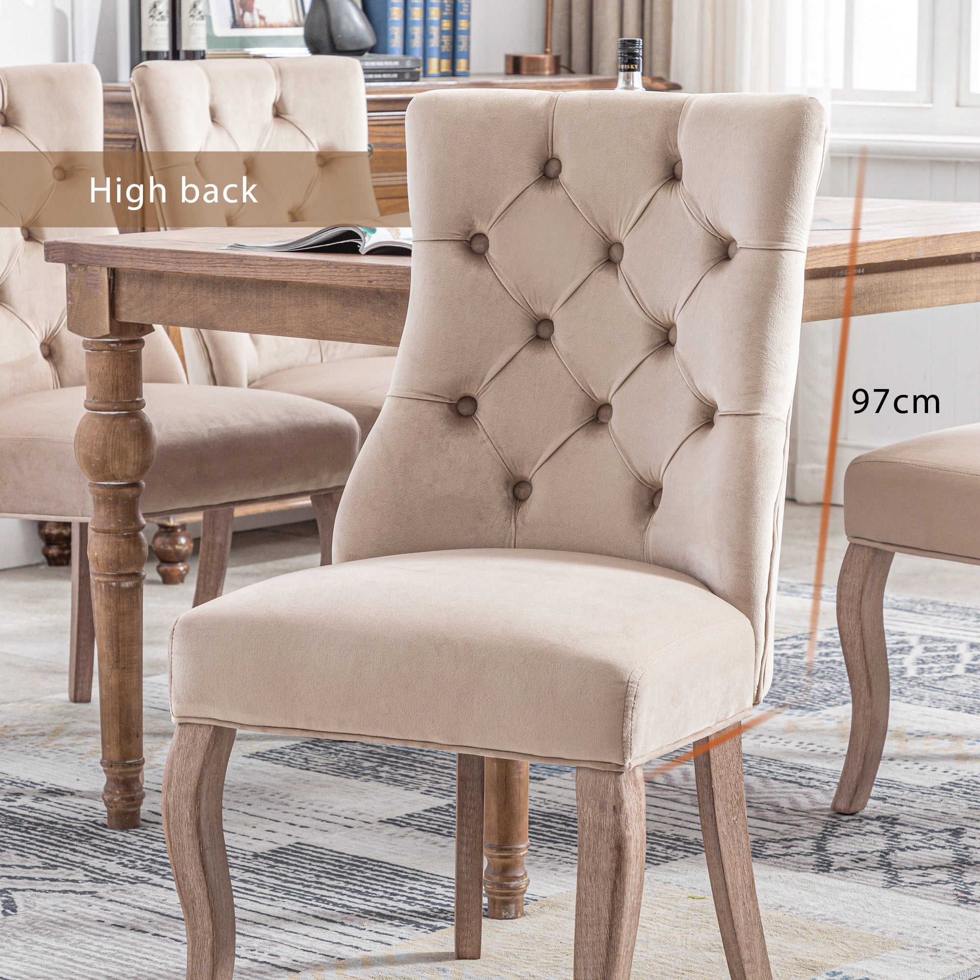 Logidon vierpootsstoel beige fluweel met knoopstiksel stijlvol