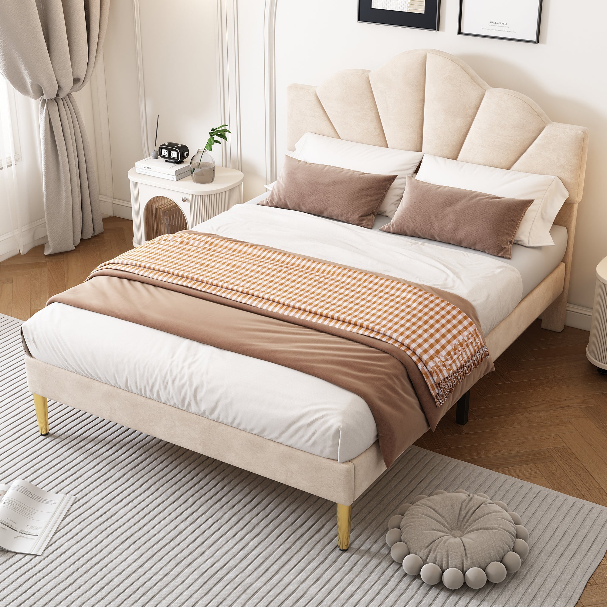 Logidon fluweel gestoffeerd bed 140x200 cm schaalontwerp goudpootjes beige