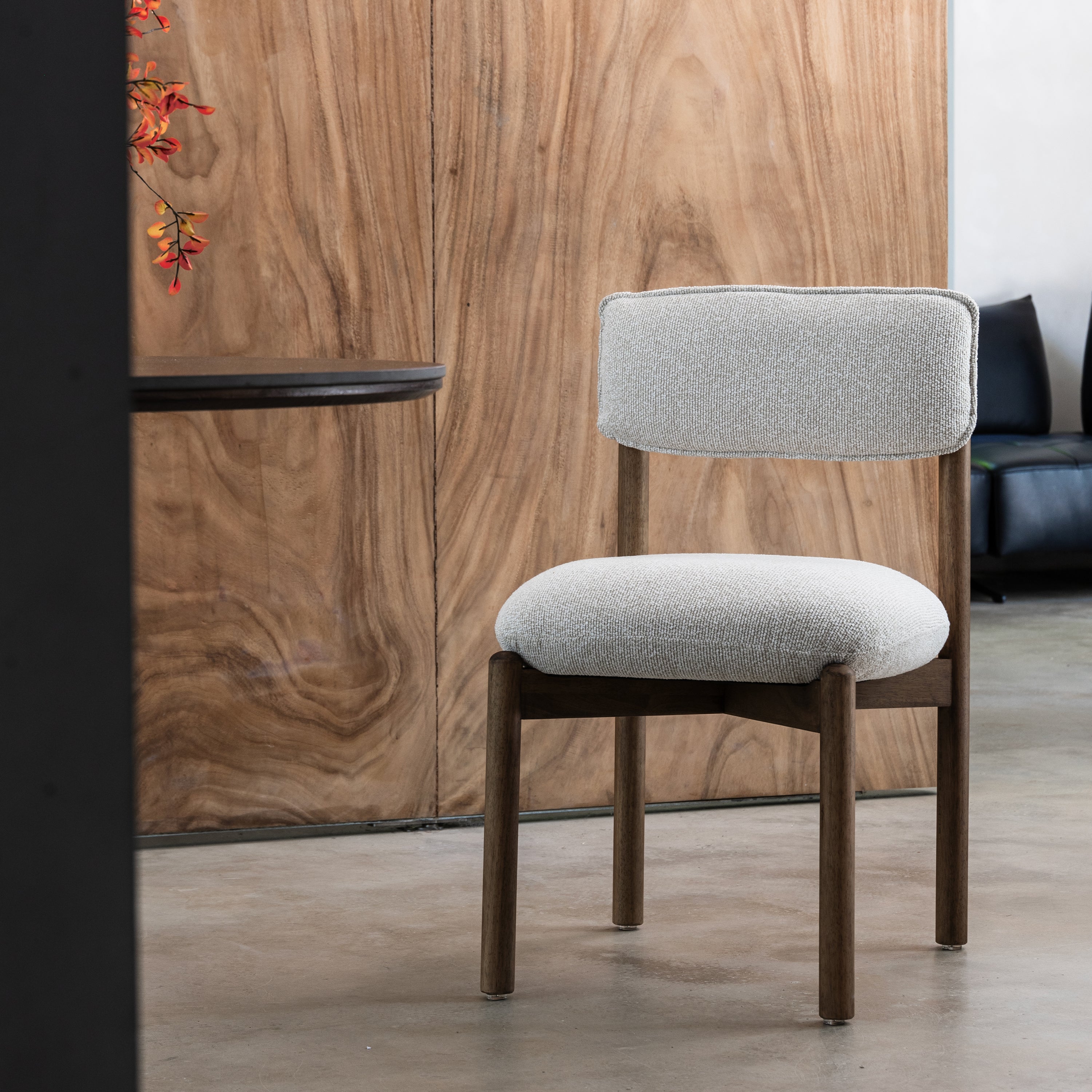 Logidon Frank houten stoel walnoot beige met gecapitonneerde zitting