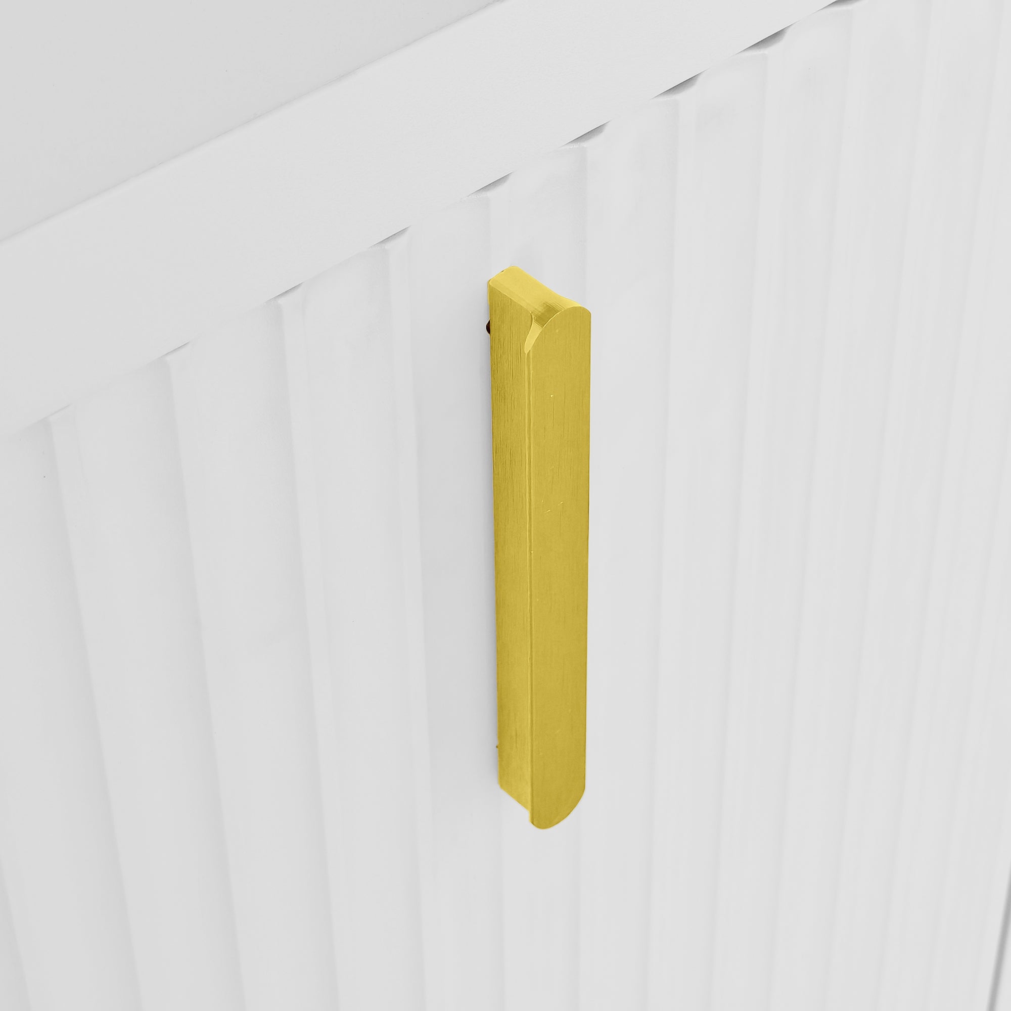 Logidon wit dressoir met gouden handgrepen en verstelbare planken