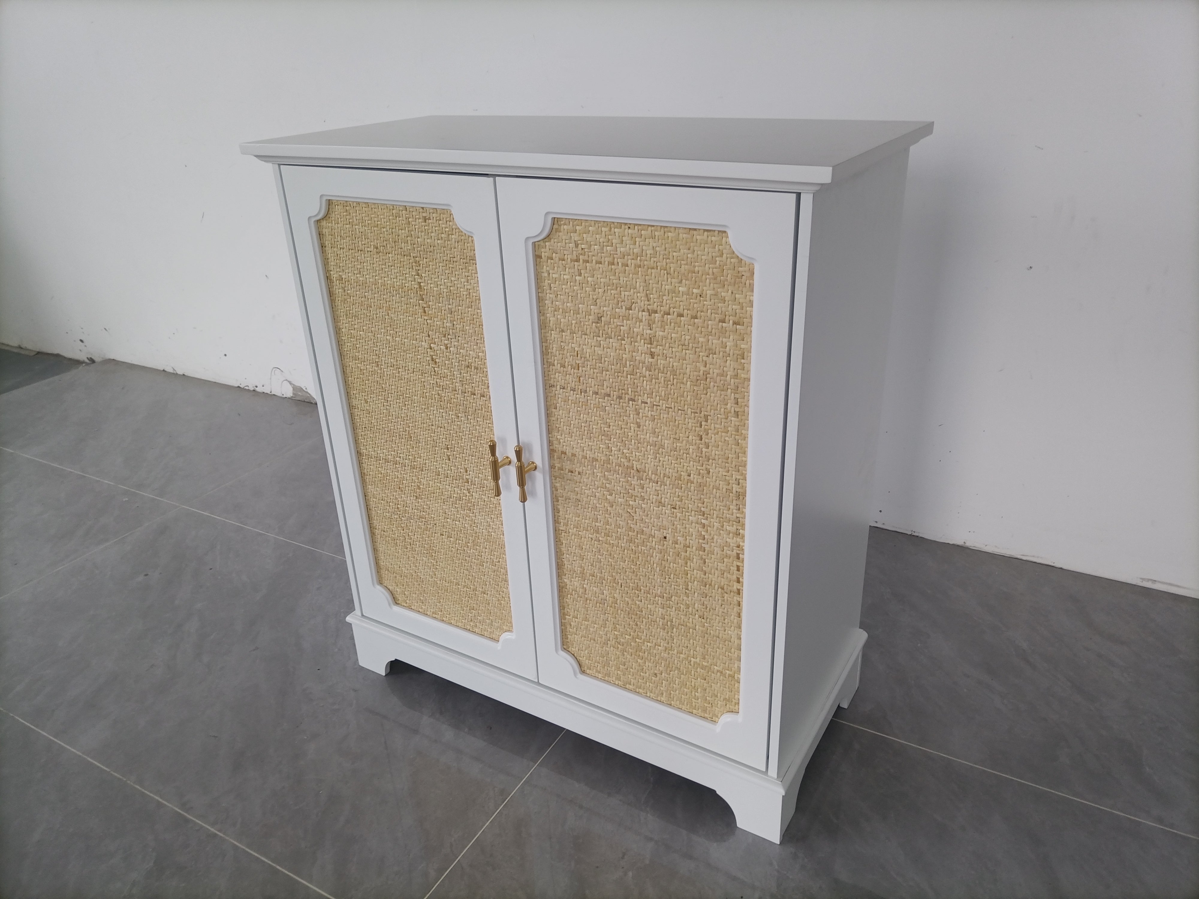 Logidon Dressoir Wit 80x38x86 cm met rotan sierdeuren