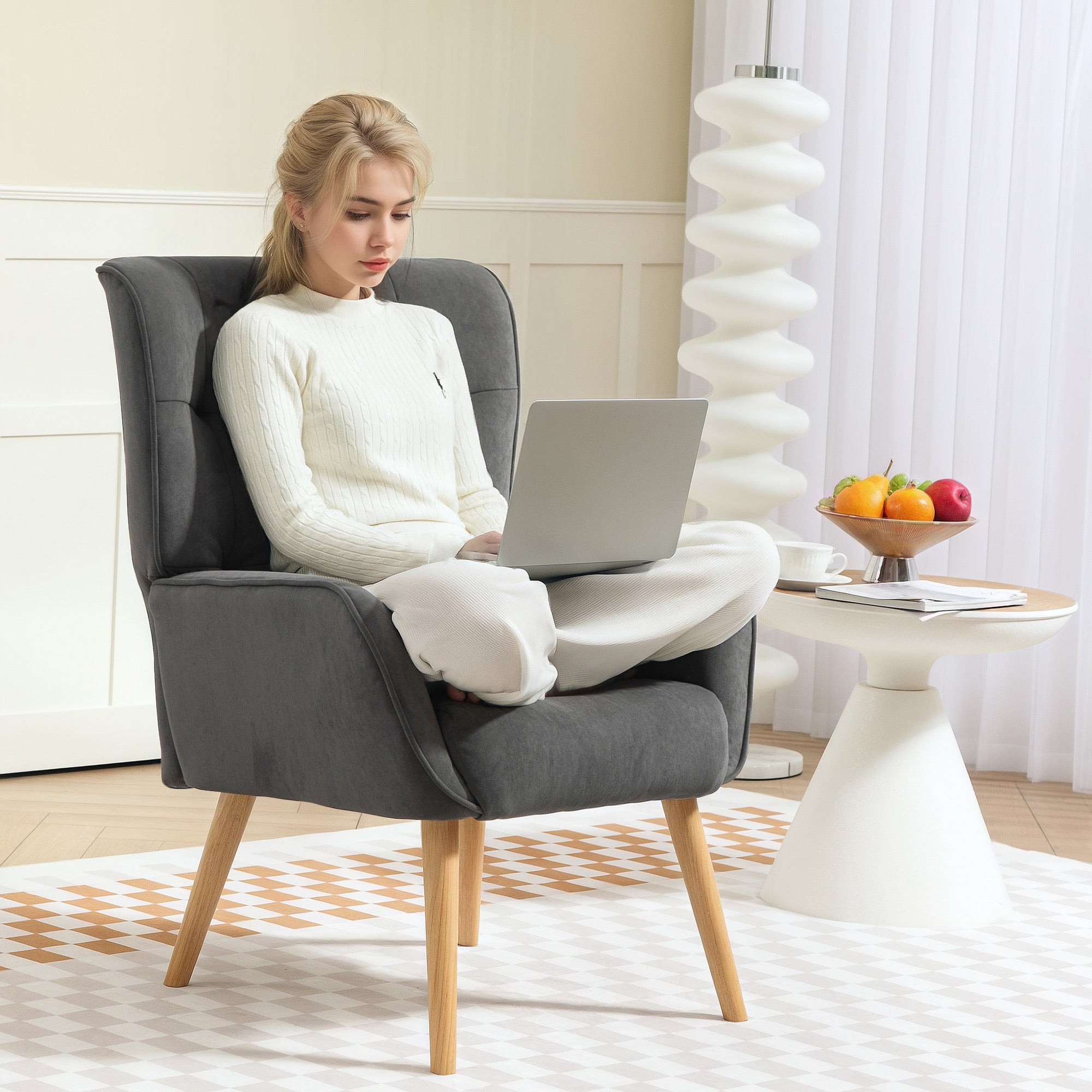 Logidon Velvet Look Relaxstoel Grijs Met Houten Poten Hoge Rug