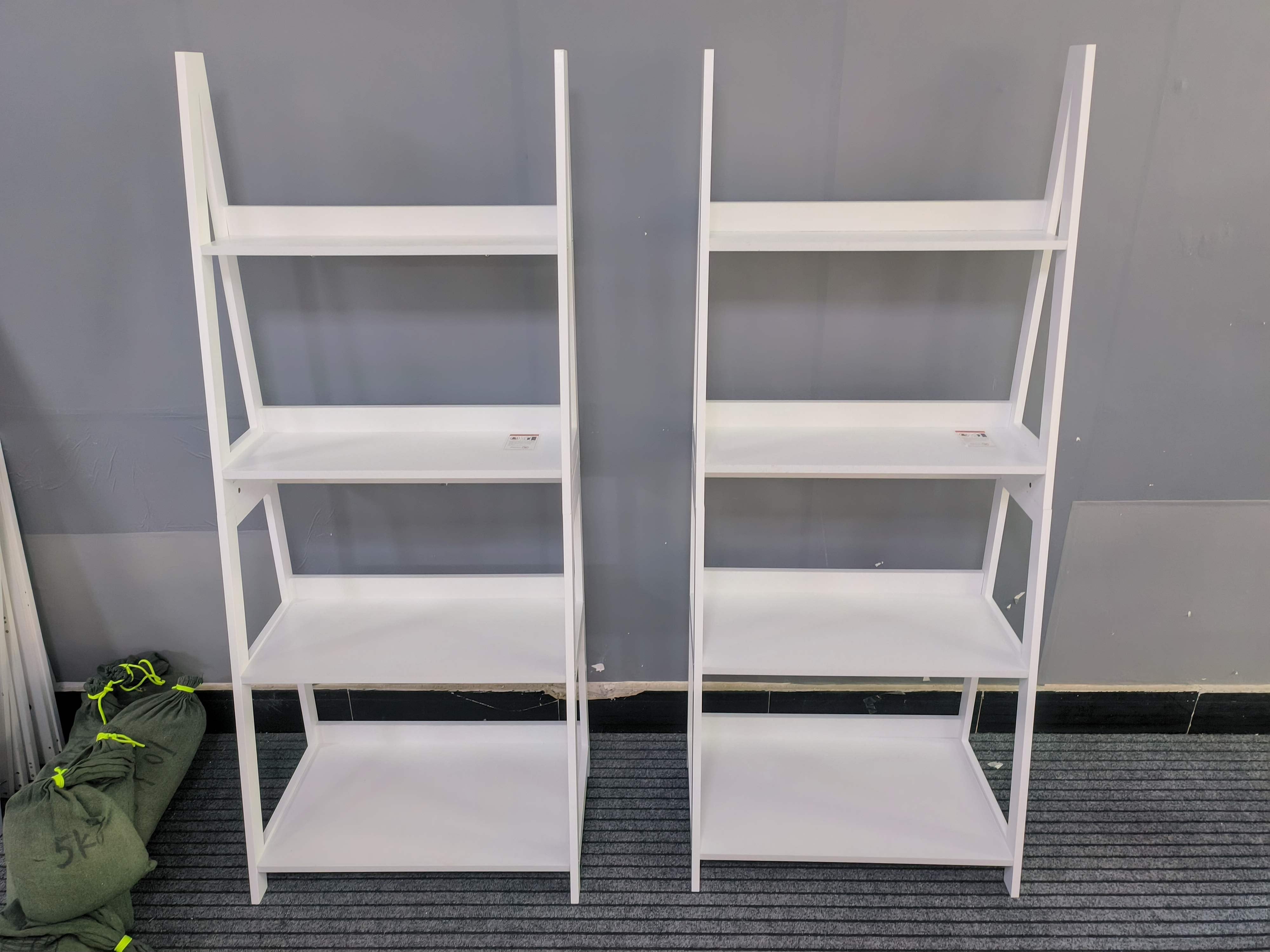Logidon ladderboekenkast wit 4-laags staande plank 63x39x150 cm