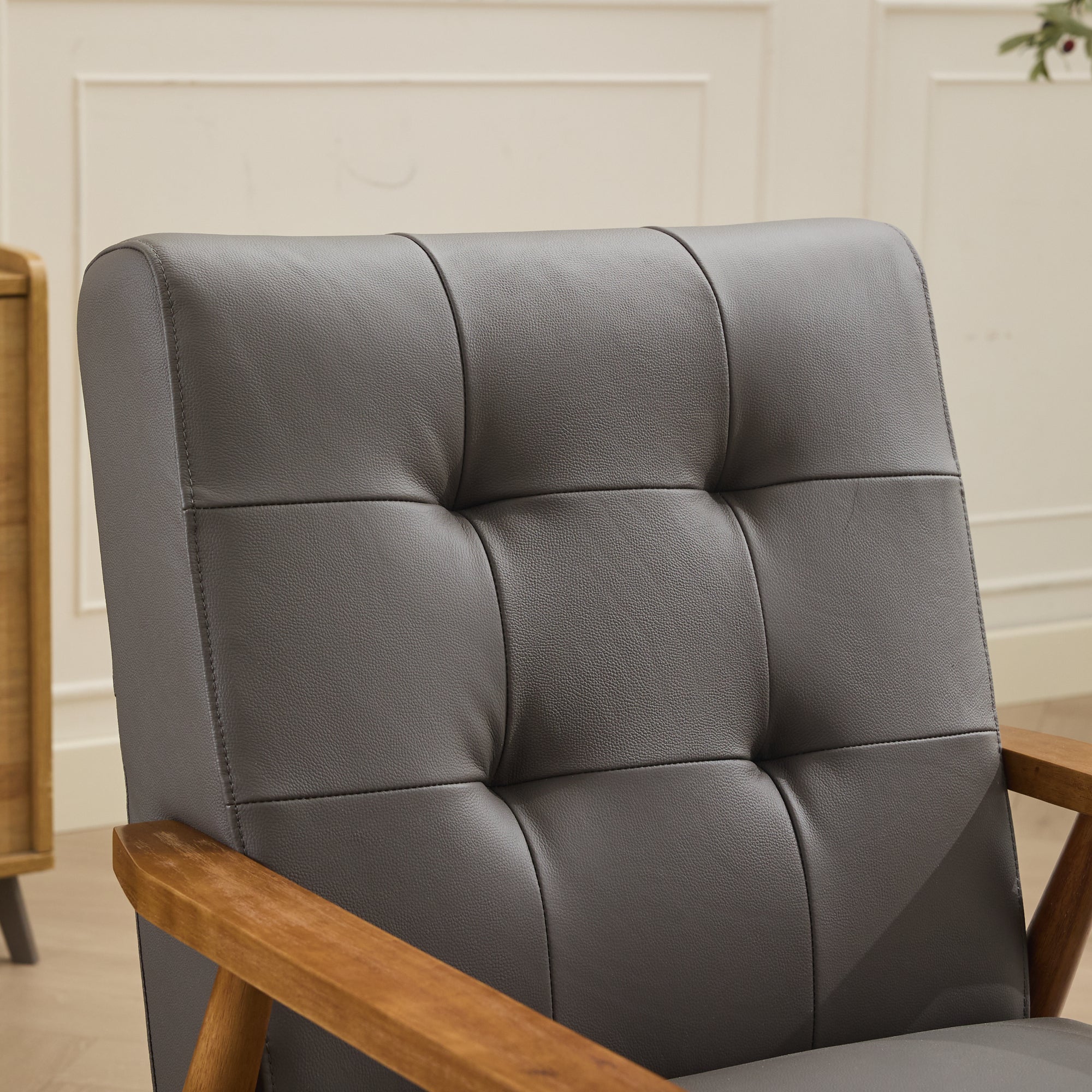Logidon grijze fauteuil van echt leer met armleuningen van notenhout