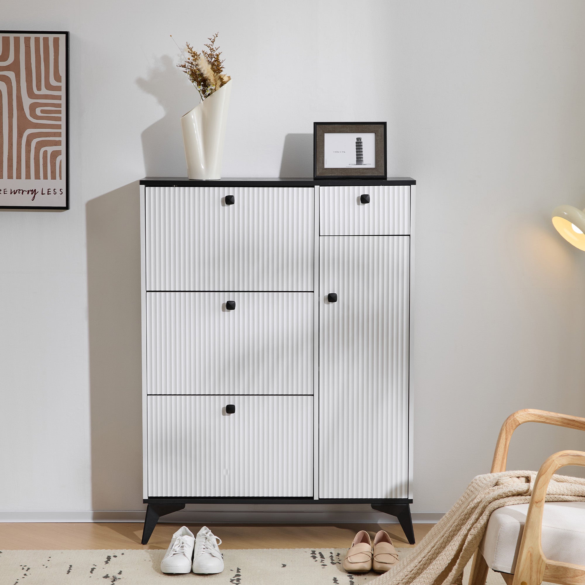 Logidon schoenenkast wit zwart H 121 cm 3 kleppen 1 lade 1 deur